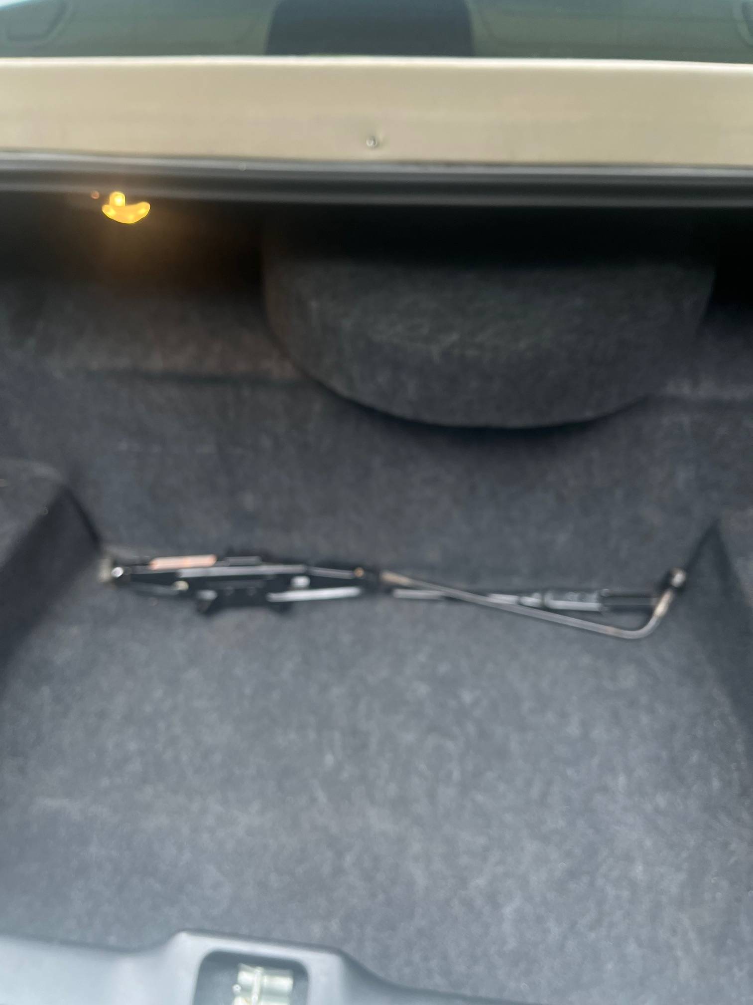 2000 Ford Crown Victoria 3