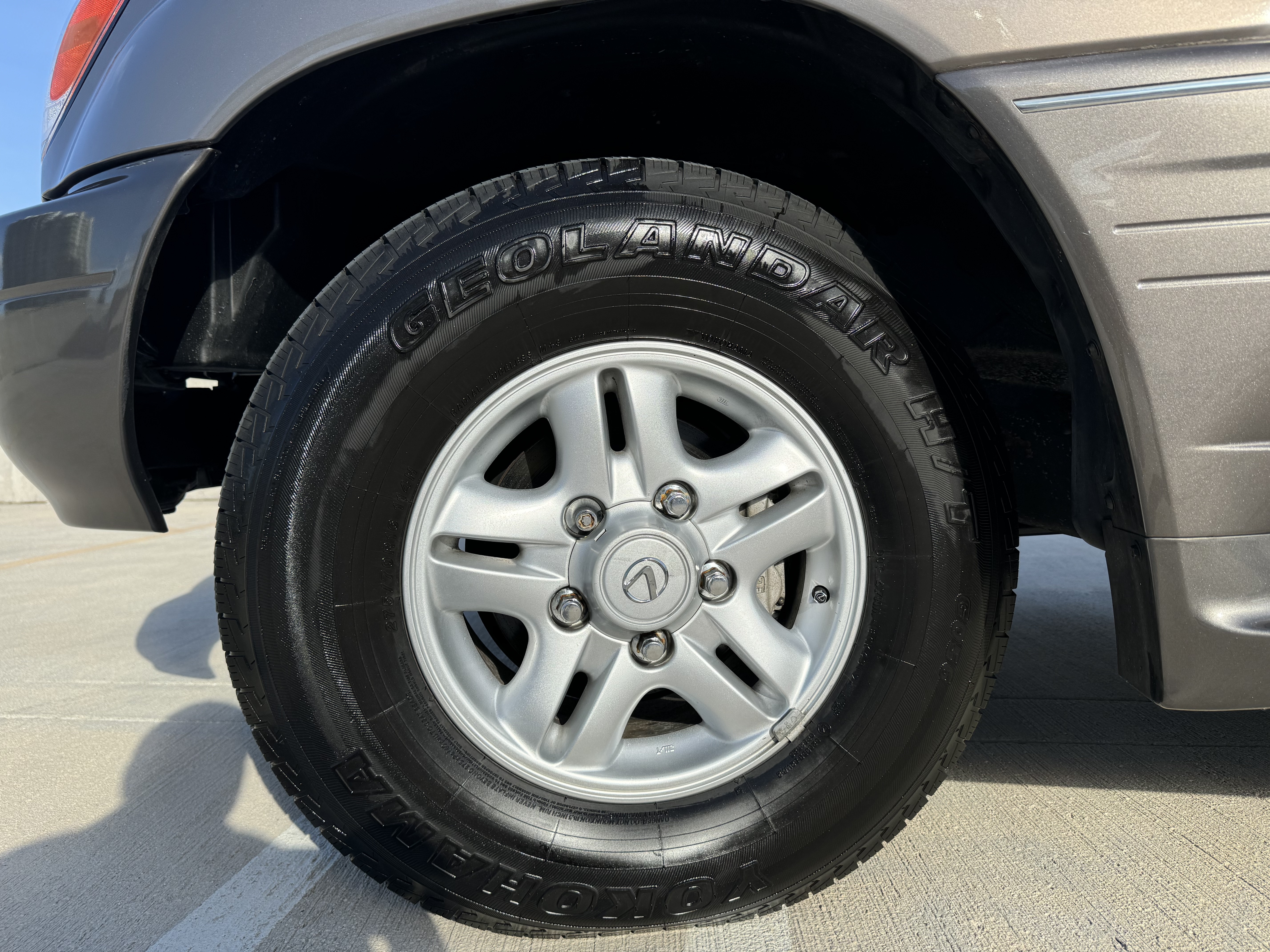2000 Lexus LX470 51