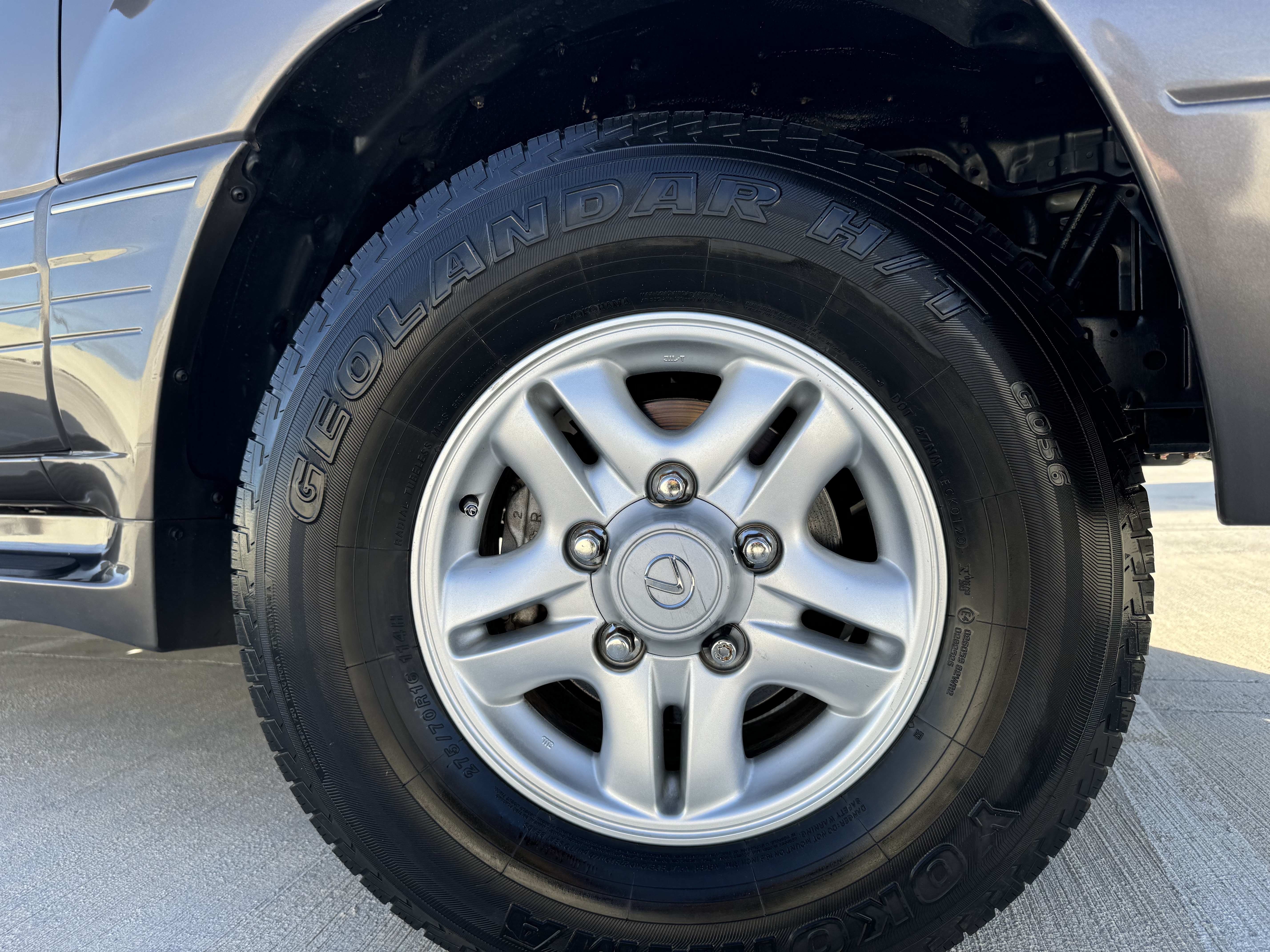2000 Lexus LX470 52