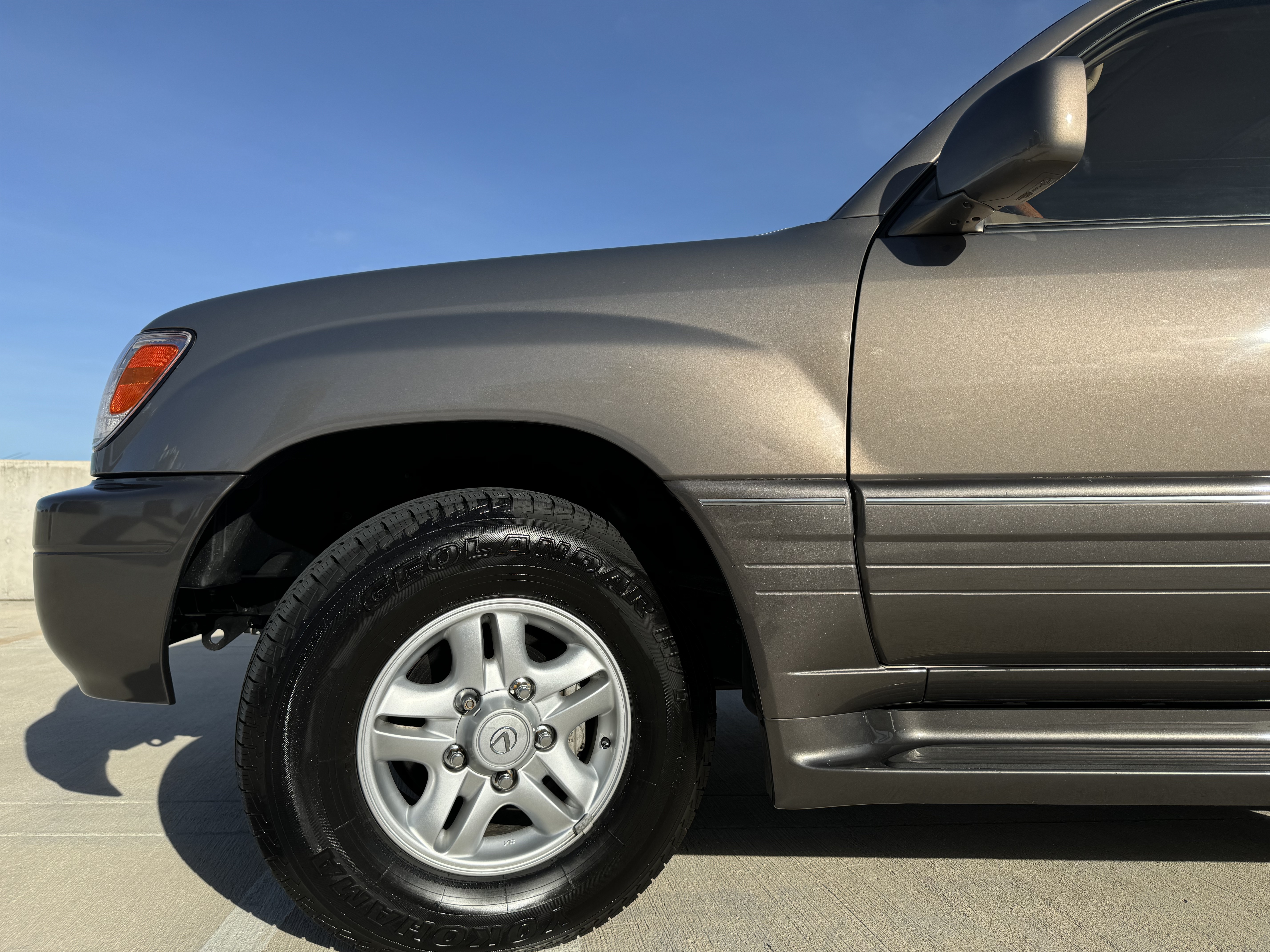 2000 Lexus LX470 56