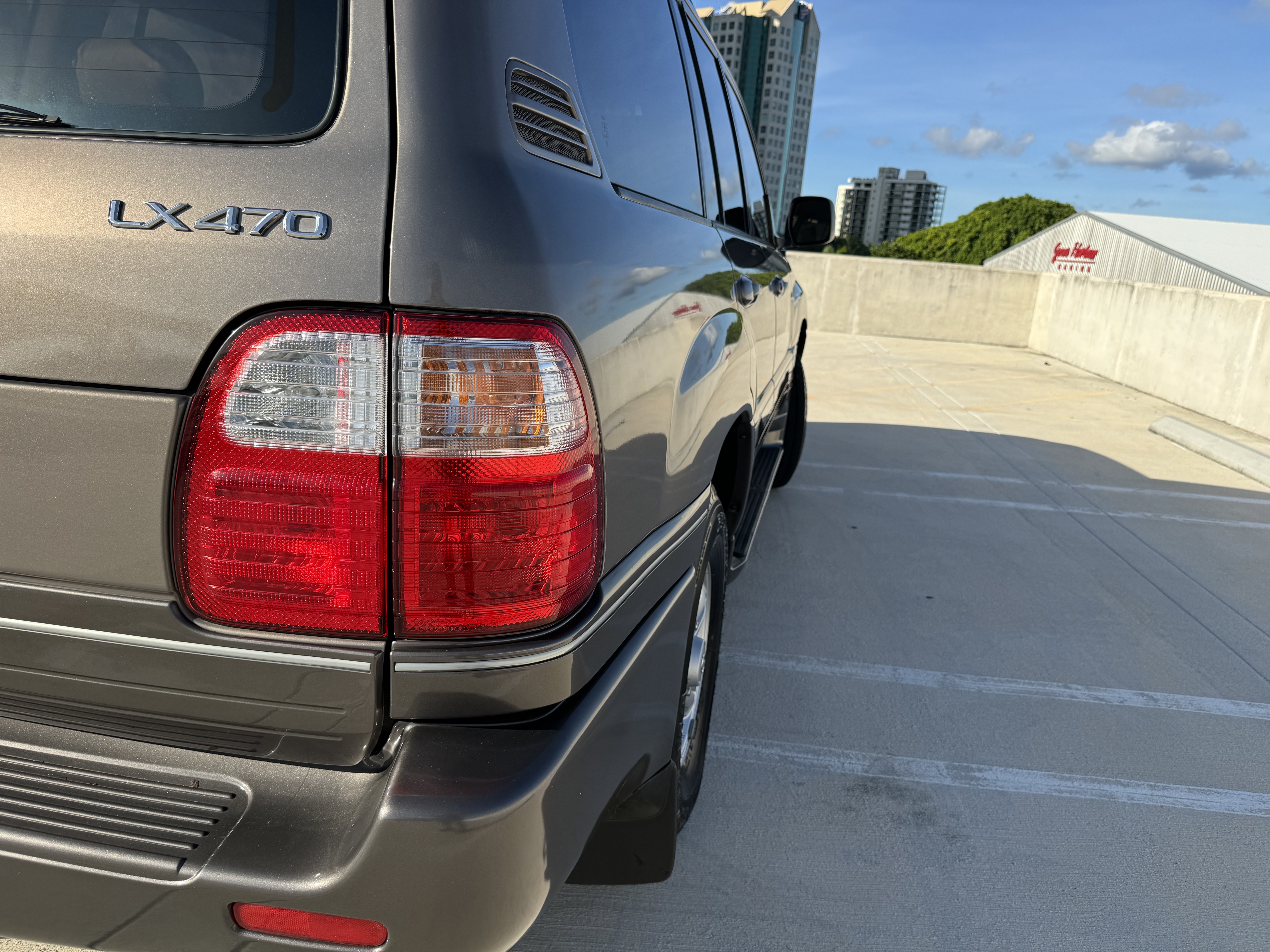 2000 Lexus LX470 68