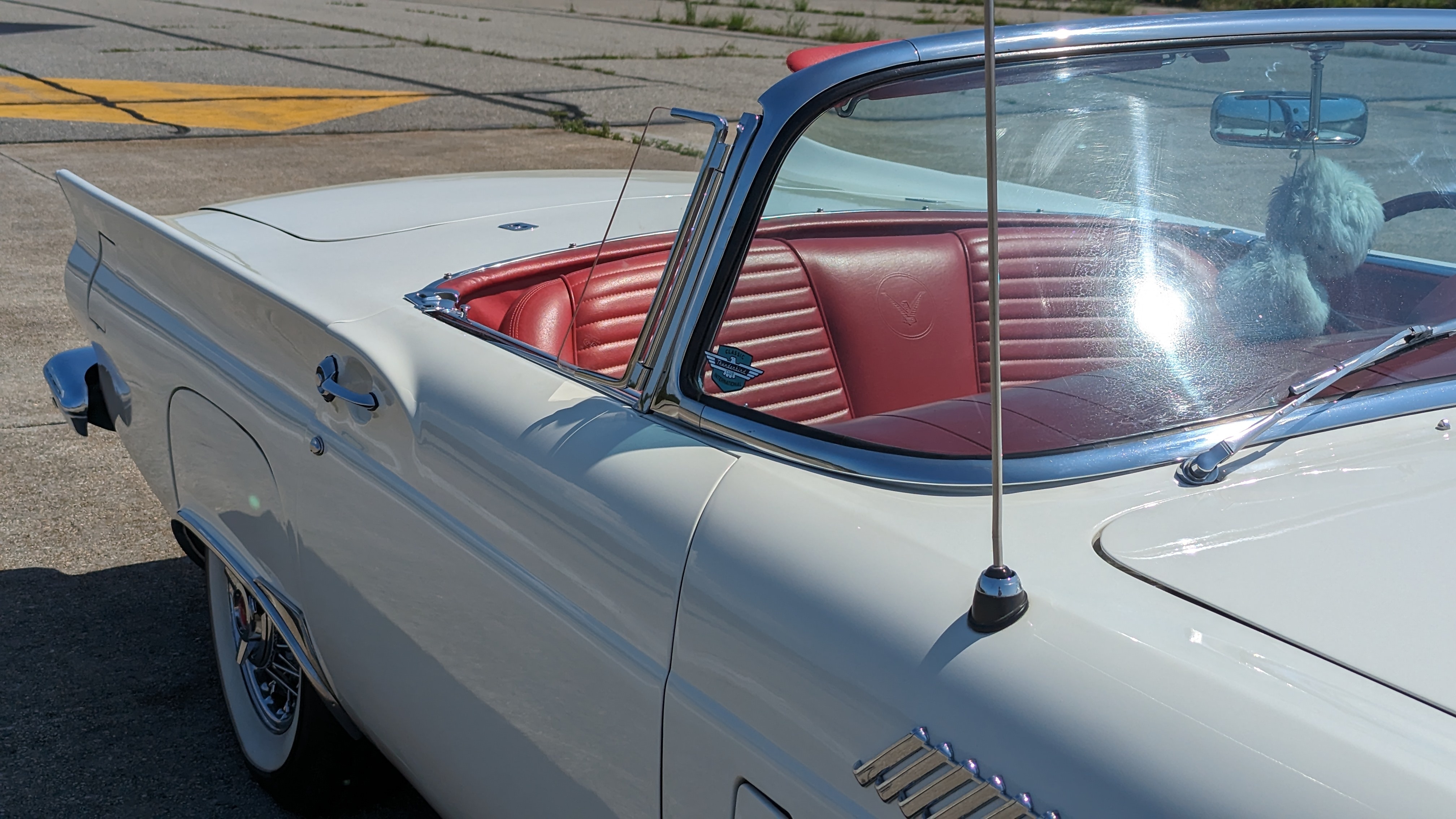 1957 Ford Thunderbird 38