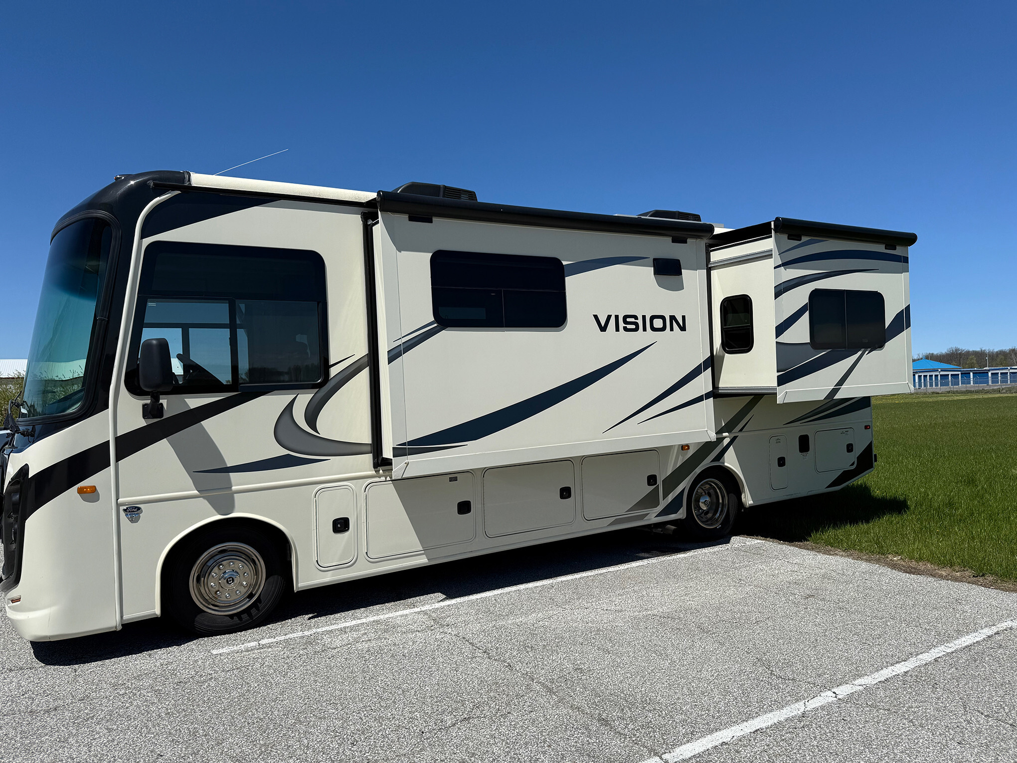 2022 Ford F-53 Motorhome Chassis 15
