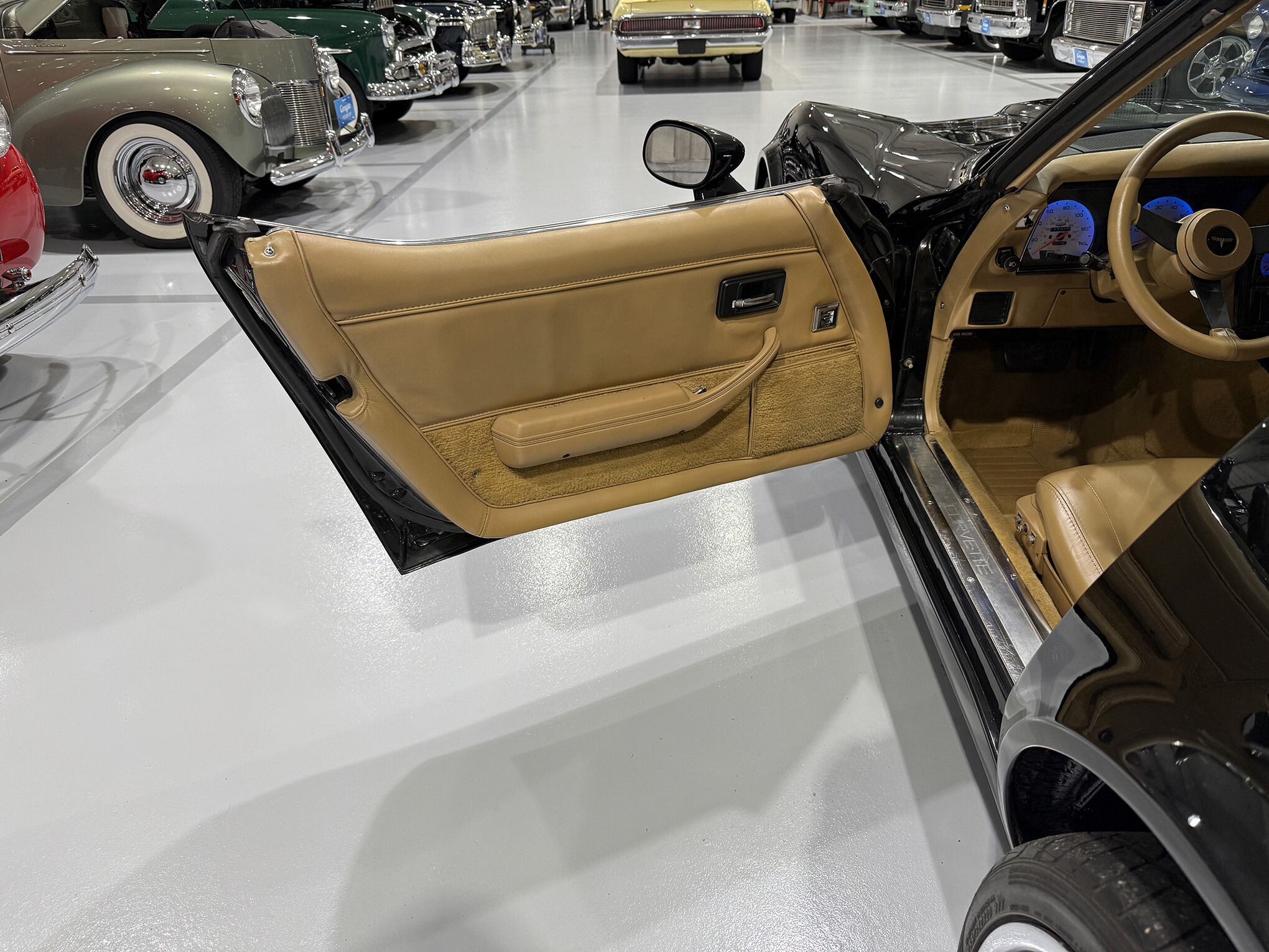 1981 Chevrolet Corvette Custom 19