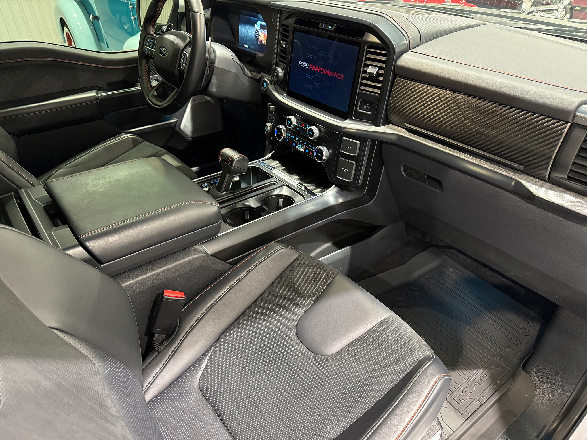 2025 Ford F-150 Raptor 24