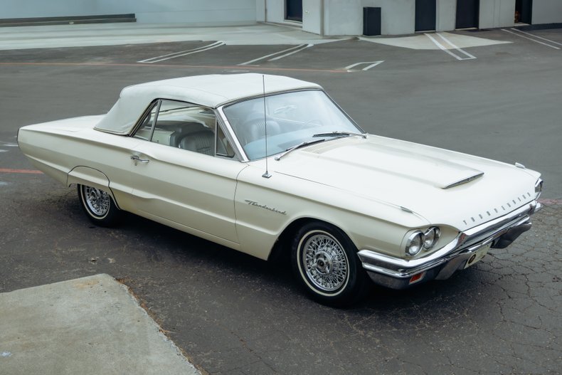 1964 Ford Thunderbird 41
