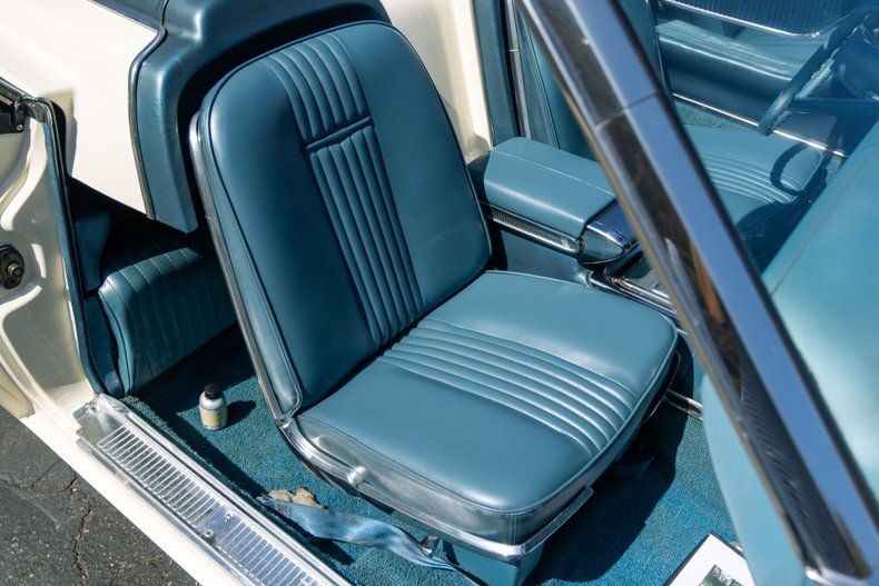 1964 Ford Thunderbird 143