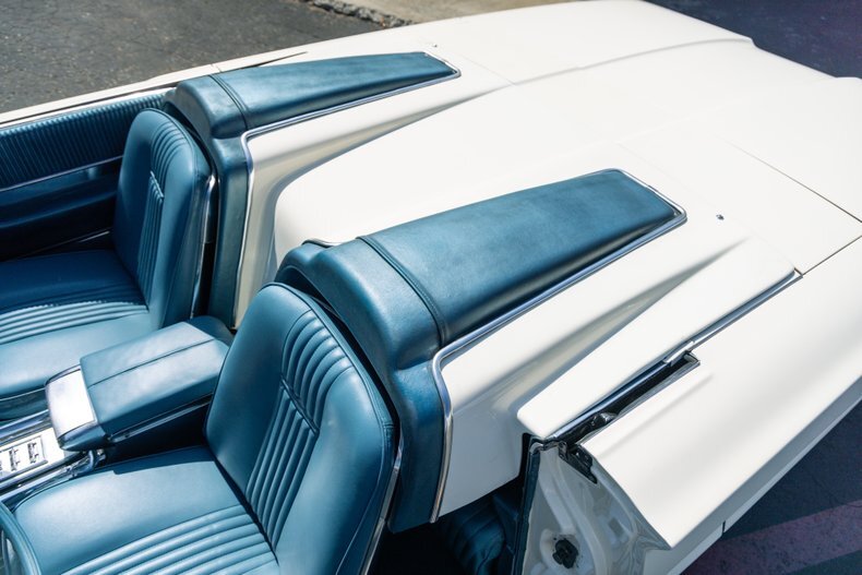1964 Ford Thunderbird 139