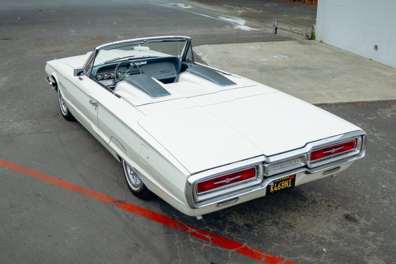 1964 Ford Thunderbird 9