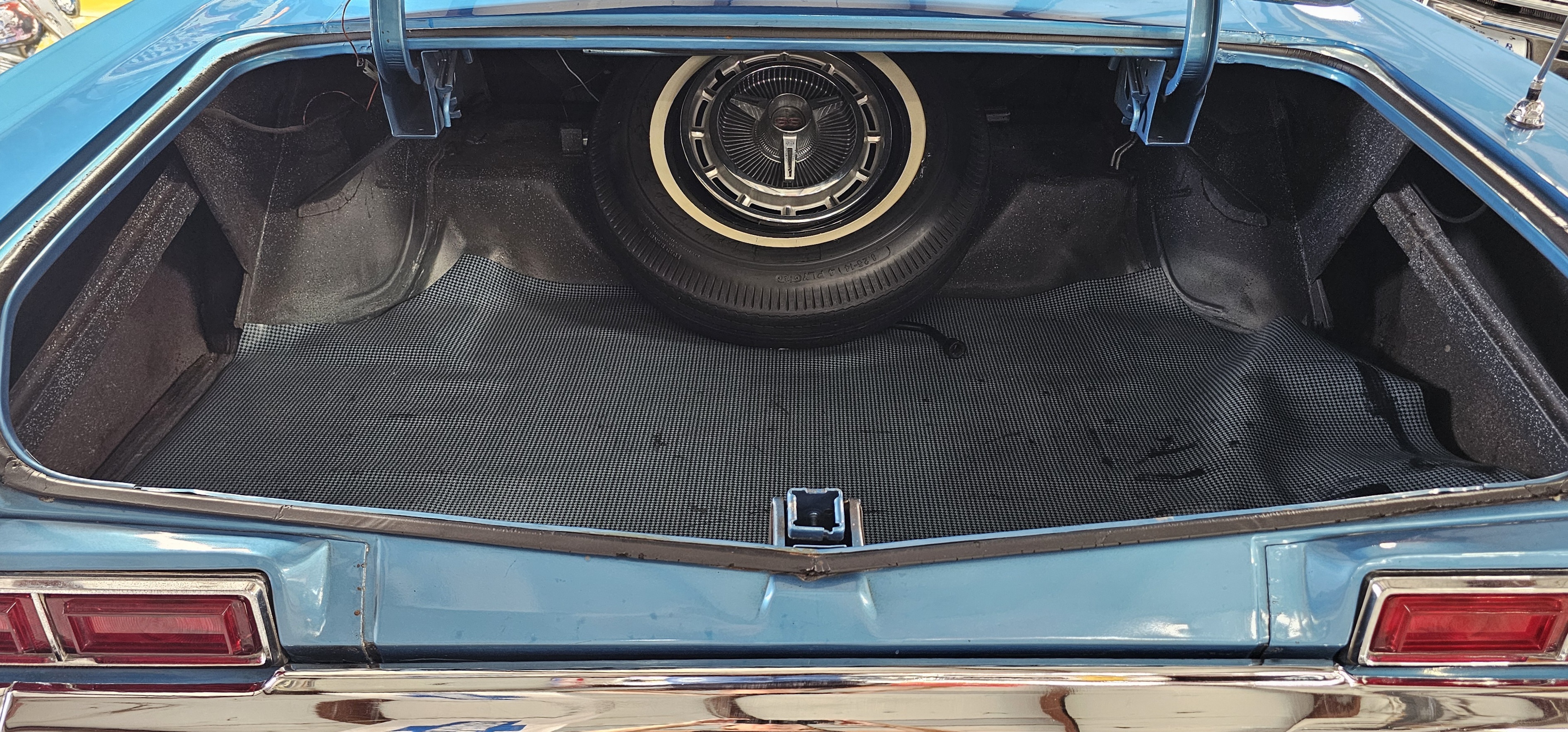 1966 CHEVROLET IMPALE 108