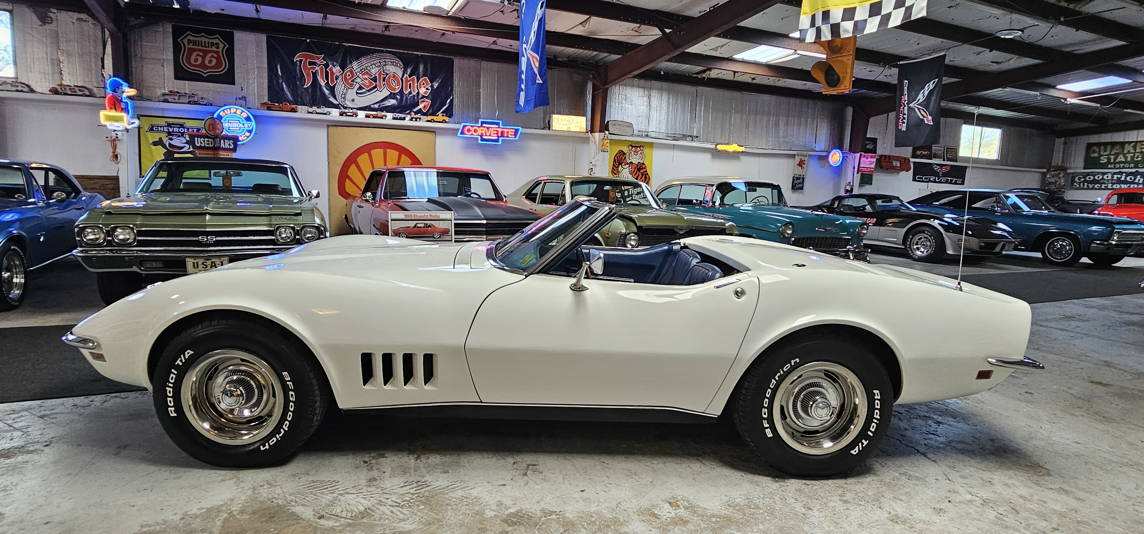 1968 CHEVROLET CORVETTE STINGRAY 2
