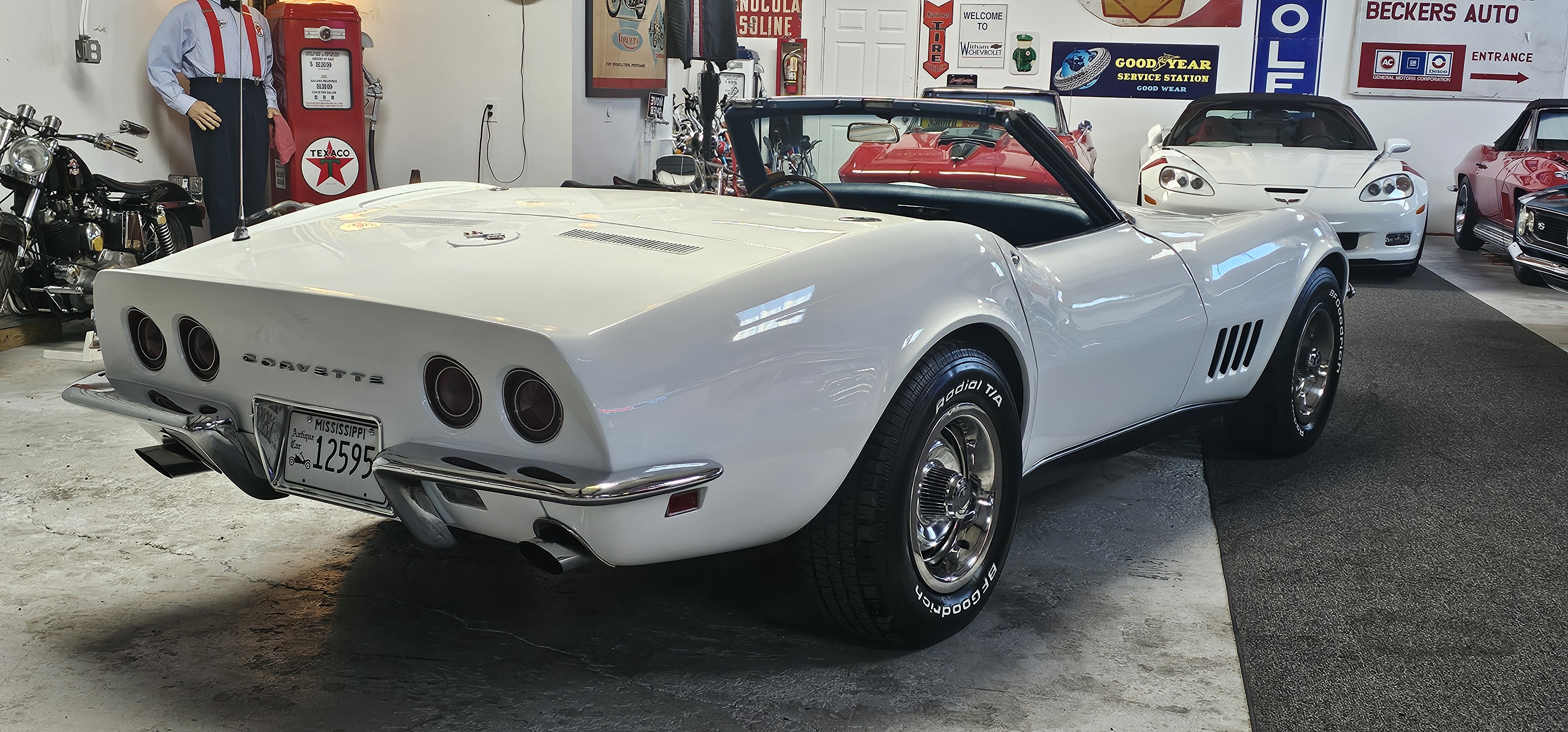1968 CHEVROLET CORVETTE STINGRAY 8