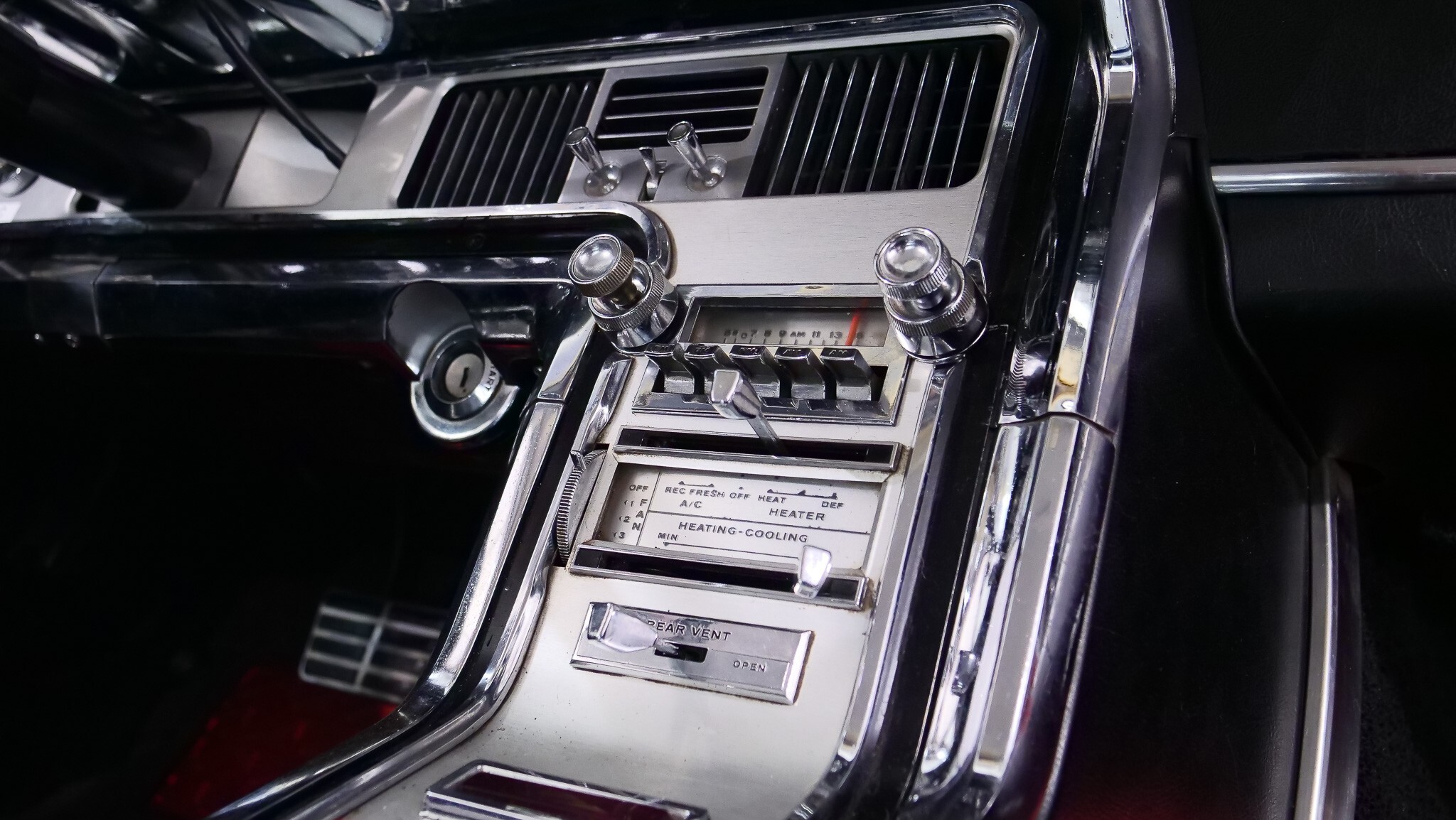1964 Ford Thunderbird 23